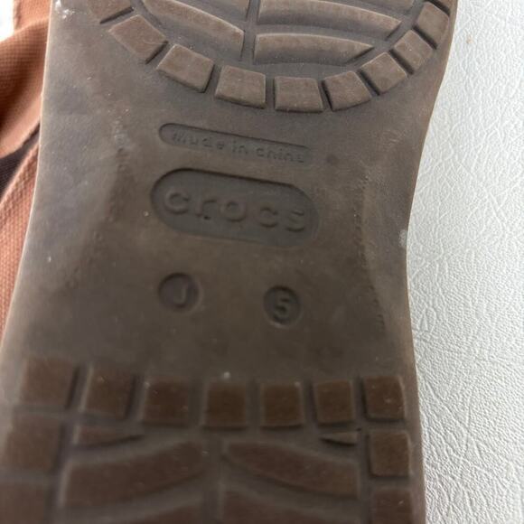 Crocs Canvas Loafer Junior Size 5 Brown Slip On Shoe Unisex Comfort - Picture 8 of 8